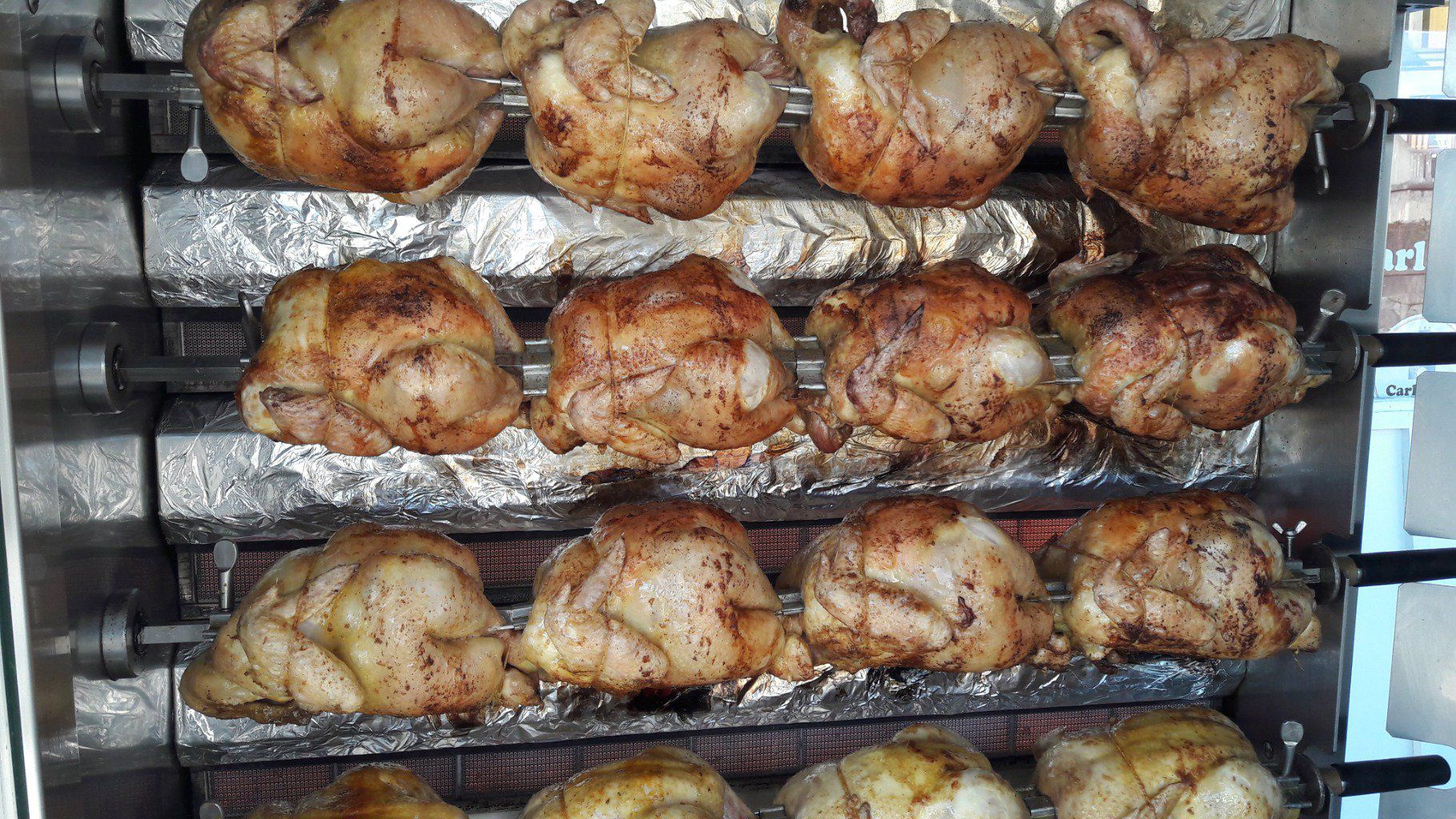 Nous vous proposons nos poulets fermiers rôtis tous les dimanches matins sur le parking d'Utile Mur de Barrez,
réservations au 06.41.56.52.02.